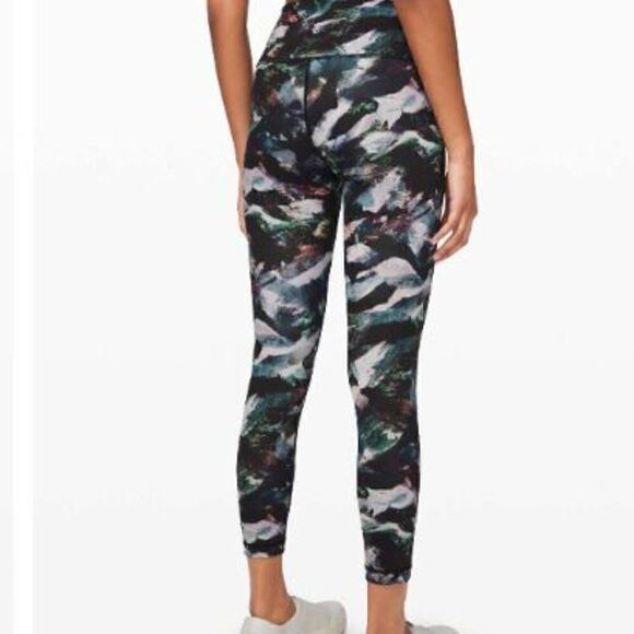 Lululemon Time To Seat Tight 28" Glacier Camo Size 2 - Picture 5 of 9